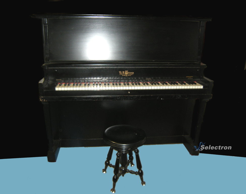 Piano (item #200)
